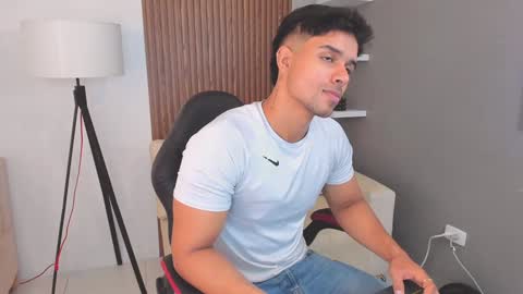 Snapshot of liam_colliins chatting on 02-02-25, 11:40 Liam Collins online show from 02-02-25, 11:40