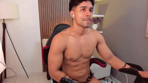 Snapshot of liam_colliins chatting on 02-21-25, 05:42 Liam Collins online show from 02-21-25, 05:42