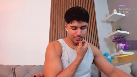 Snapshot of liam_colliins chatting on 03-01-25, 02:44 Liam Collins online show from 03-01-25, 02:44