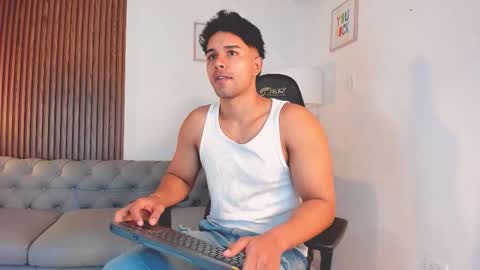 Snapshot of liam_colliins chatting on 10-18-25, 11:33 Liam Collins online show from 10-18-25, 11:33