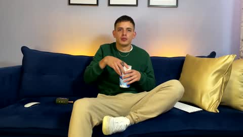 Snapshot of liam_enzho chatting on 01-13-25, 01:17 Liam online show from 01-13-25, 01:17