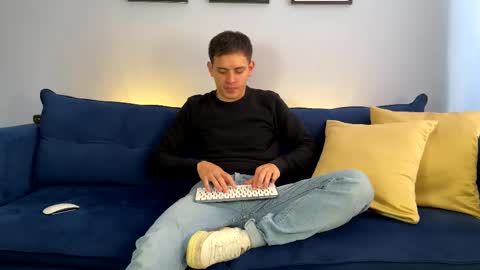 Snapshot of liam_enzho chatting on 02-10-25, 02:37 Liam online show from 02-10-25, 02:37