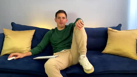 Snapshot of liam_enzho chatting on 02-12-25, 02:43 Liam online show from 02-12-25, 02:43