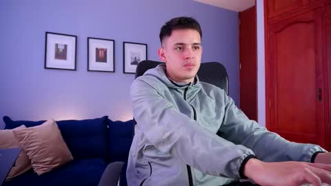 Snapshot of liam_enzho chatting on 02-26-25, 02:46 Liam online show from 02-26-25, 02:46