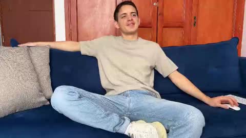 Snapshot of liam_enzho chatting on 10-26-25, 02:12 Liam online show from 10-26-25, 02:12