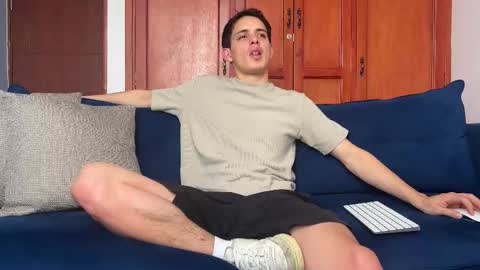 Snapshot of liam_enzho chatting on 11-28-25, 04:31 Liam online show from 11-28-25, 04:31