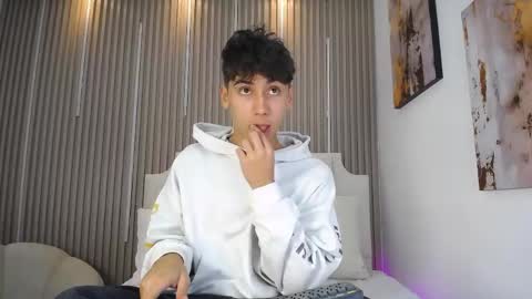 Snapshot of liam_lux chatting on 04-25-26, 01:03 LIAM online show from 04-25-26, 01:03