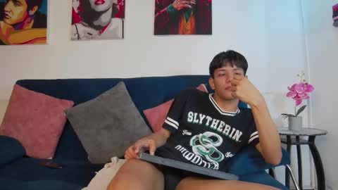 Snapshot of liam_sinclair chatting on 12-22-25, 12:57 Liam online show from 12-22-25, 12:57