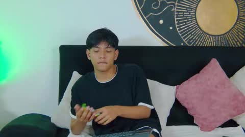 Snapshot of liam_sinclair chatting on 02-20-26, 08:20 Liam online show from 02-20-26, 08:20