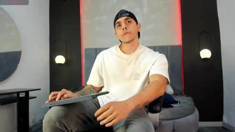 Snapshot of liam_walk chatting on 09-23-25, 10:02 Liam online show from 09-23-25, 10:02