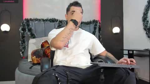 Snapshot of liam_walk chatting on 11-28-25, 10:12 Liam online show from 11-28-25, 10:12