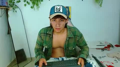 Snapshot of liam_xul chatting on 10-08-25, 07:44 liamxul online show from 10-08-25, 07:44