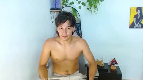 Snapshot of liam_xul chatting on 10-22-25, 07:24 liamxul online show from 10-22-25, 07:24