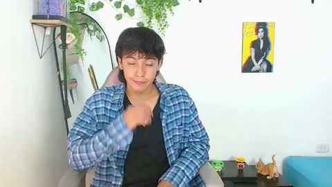 Snapshot of liam_xul chatting on 10-27-25, 08:24 liamxul online show from 10-27-25, 08:24