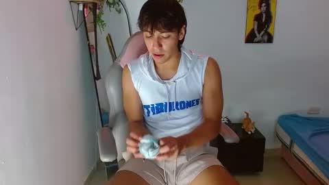 Snapshot of liam_xul chatting on 10-29-25, 08:32 liamxul online show from 10-29-25, 08:32