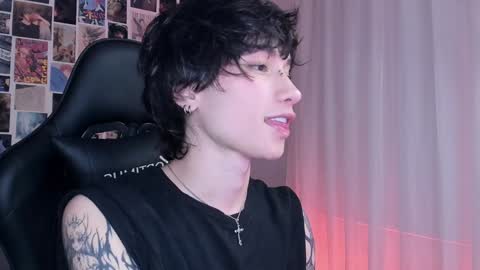 Snapshot of liamelf chatting on 01-04-25, 05:58 Liam online show from 01-04-25, 05:58