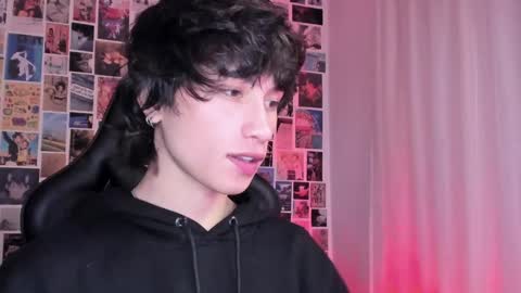 Snapshot of liamelf chatting on 01-14-25, 03:32 Liam online show from 01-14-25, 03:32