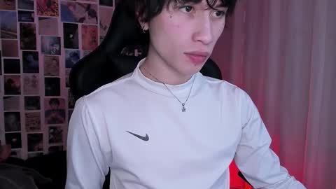 Snapshot of liamelf chatting on 11-19-25, 05:07 Liam online show from 11-19-25, 05:07