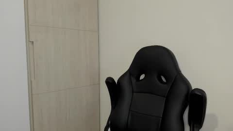 Snapshot of liamelf chatting on 02-15-26, 01:57 Liam online show from 02-15-26, 01:57