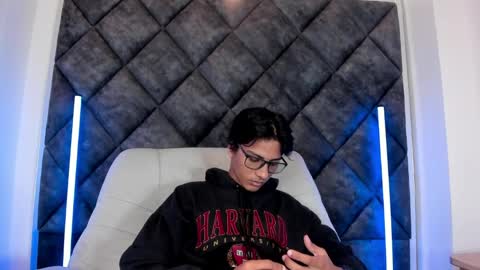Snapshot of liamkron chatting on 05-31-26, 06:09 Liam twink big dick online show from 05-31-26, 06:09