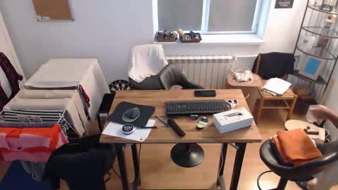 liam online show from 10-08-25, 08:23