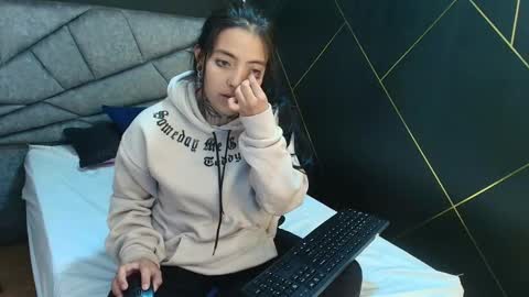 L I A M O N R O E online show from 12-01-25, 11:48