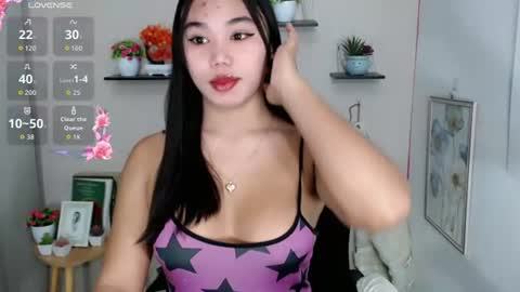 Snapshot of liane_mei chatting on 06-12-26, 12:53 Liane online show from 06-12-26, 12:53