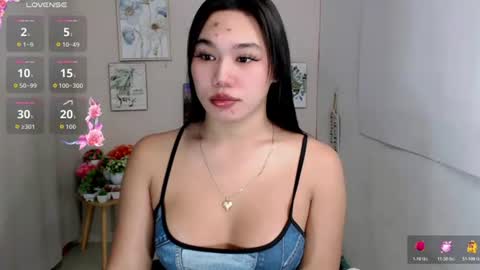 Snapshot of liane_mei chatting on 06-15-26, 03:42 Liane online show from 06-15-26, 03:42