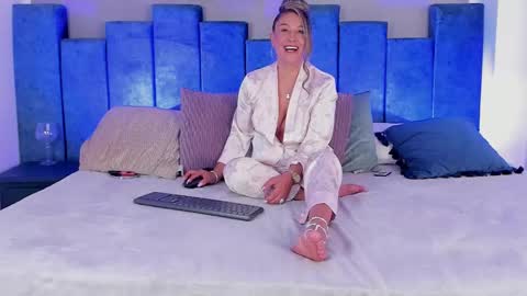 Snapshot of liannaa_ chatting on 02-28-25, 08:18 Lian online show from 02-28-25, 08:18