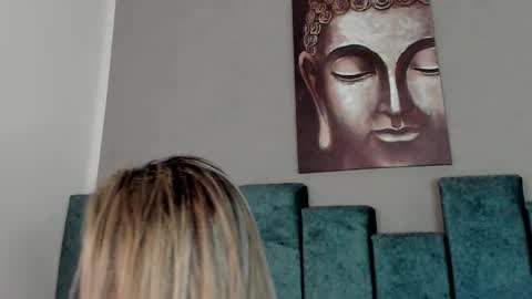 Snapshot of liannaa_ chatting on 03-05-25, 01:21 Lian online show from 03-05-25, 01:21