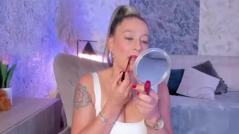 Snapshot of liannaa_ chatting on 11-19-25, 07:47 Lian online show from 11-19-25, 07:47