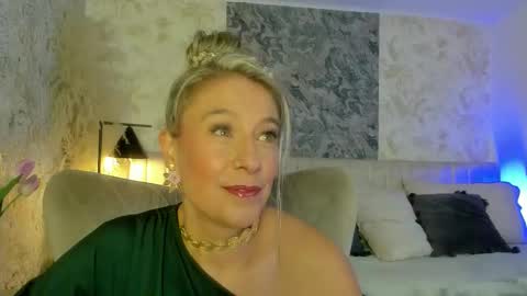 Snapshot of liannaa_ chatting on 11-25-25, 07:36 Lian online show from 11-25-25, 07:36