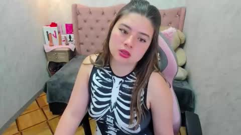 Snapshot of lianngrace chatting on 10-21-25, 03:35 Grace online show from 10-21-25, 03:35