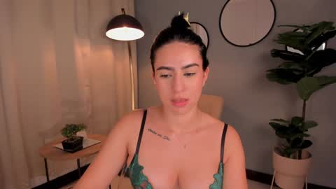 Lia online show from 12-11-24, 11:43