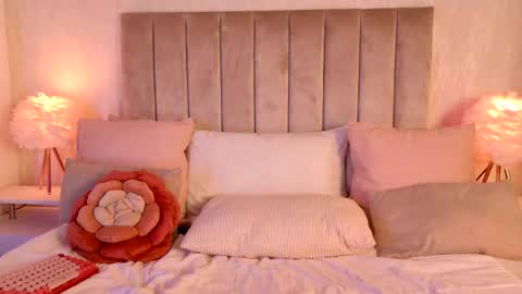 Liora online show from 05-27-26, 01:57