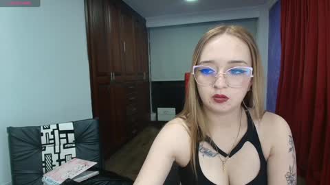 Snapshot of liaroberts1 chatting on 12-02-24, 11:07 Lia Roberts online show from 12-02-24, 11:07
