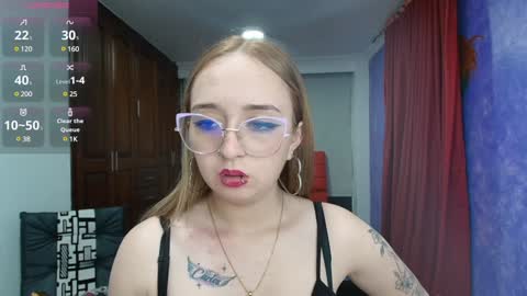 Snapshot of liaroberts1 chatting on 12-04-24, 01:58 Lia Roberts online show from 12-04-24, 01:58