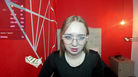 Snapshot of liaroberts1 chatting on 12-09-24, 12:08 Lia Roberts online show from 12-09-24, 12:08