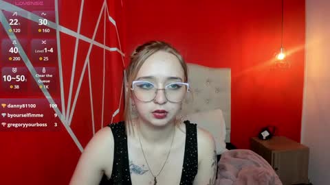 Snapshot of liaroberts1 chatting on 12-10-24, 04:06 Lia Roberts online show from 12-10-24, 04:06