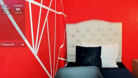 Snapshot of liaroberts1 chatting on 12-17-24, 04:11 Lia Roberts online show from 12-17-24, 04:11