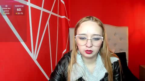 Snapshot of liaroberts1 chatting on 12-21-24, 11:33 Lia Roberts online show from 12-21-24, 11:33