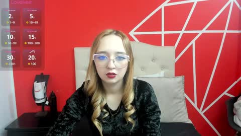Snapshot of liaroberts1 chatting on 01-10-25, 12:04 Lia Roberts online show from 01-10-25, 12:04