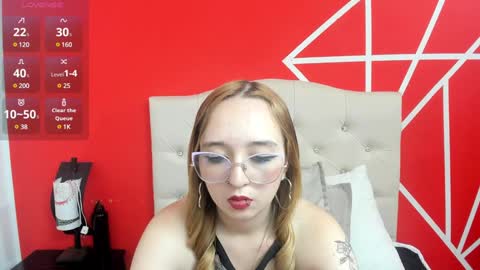 Snapshot of liaroberts1 chatting on 01-10-25, 04:30 Lia Roberts online show from 01-10-25, 04:30