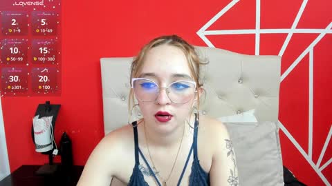 Snapshot of liaroberts1 chatting on 01-11-25, 03:09 Lia Roberts online show from 01-11-25, 03:09