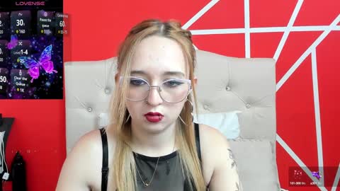 Snapshot of liaroberts1 chatting on 01-12-25, 12:12 Lia Roberts online show from 01-12-25, 12:12