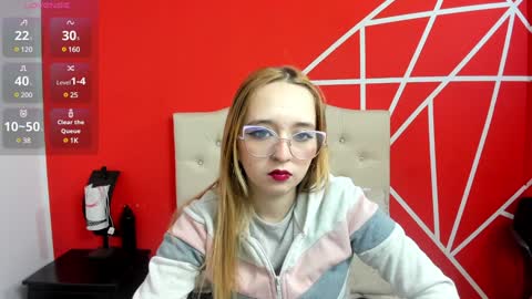Snapshot of liaroberts1 chatting on 01-14-25, 12:03 Lia Roberts online show from 01-14-25, 12:03