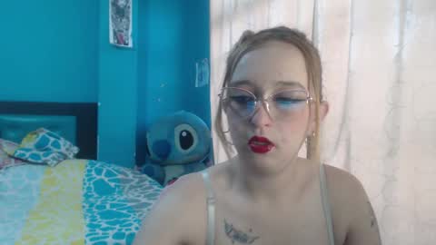 Snapshot of liaroberts1 chatting on 01-25-25, 11:55 Lia Roberts online show from 01-25-25, 11:55