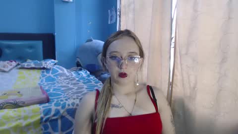 Snapshot of liaroberts1 chatting on 01-31-25, 12:07 Lia Roberts online show from 01-31-25, 12:07