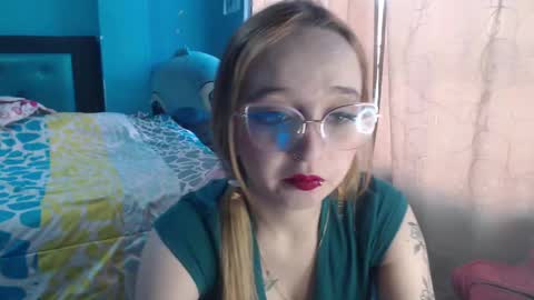 Snapshot of liaroberts1 chatting on 02-01-25, 12:05 Lia Roberts online show from 02-01-25, 12:05