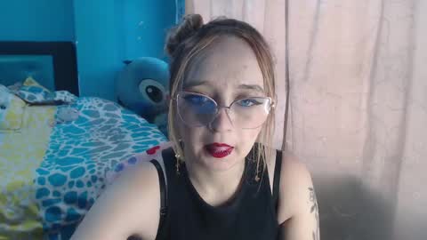 Snapshot of liaroberts1 chatting on 02-03-25, 12:03 Lia Roberts online show from 02-03-25, 12:03